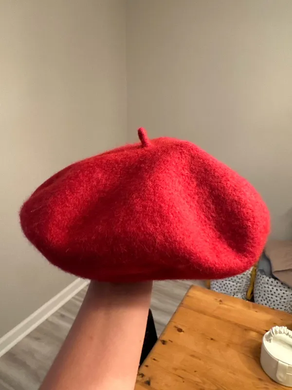 Red beret - Image 2