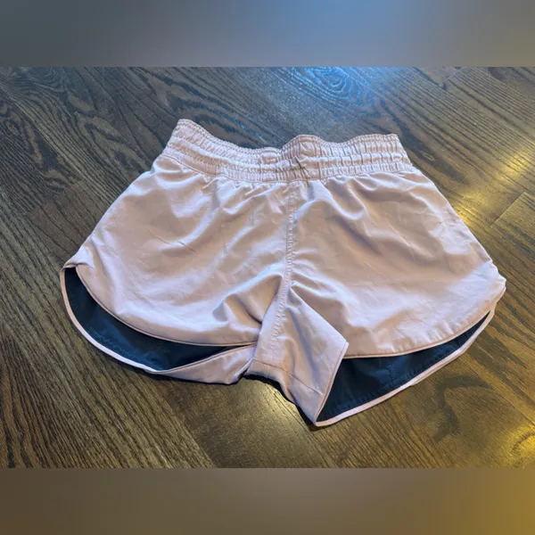 Lululemon Choose a Side Reversible Shorts 3” navy/lilac size 4 - Image 3