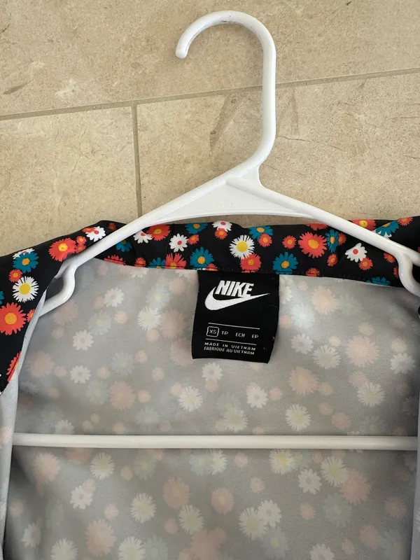 Nike Windbreaker Zip-Up - Image 2