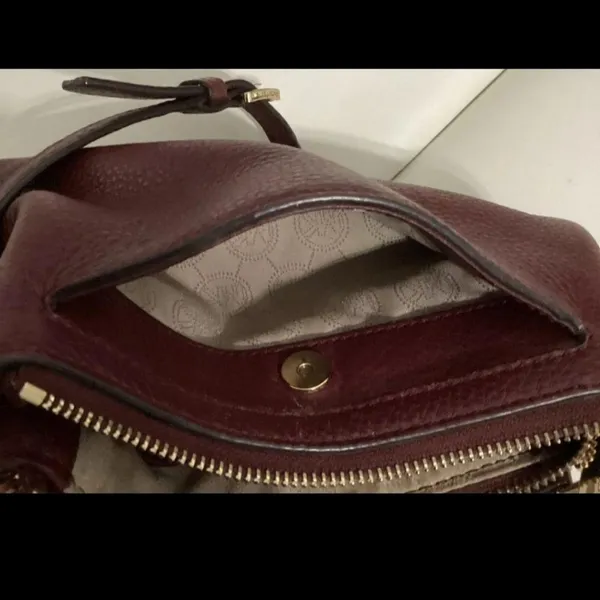 MICHAEL KORS Bedford Leather Crossbody - Image 4