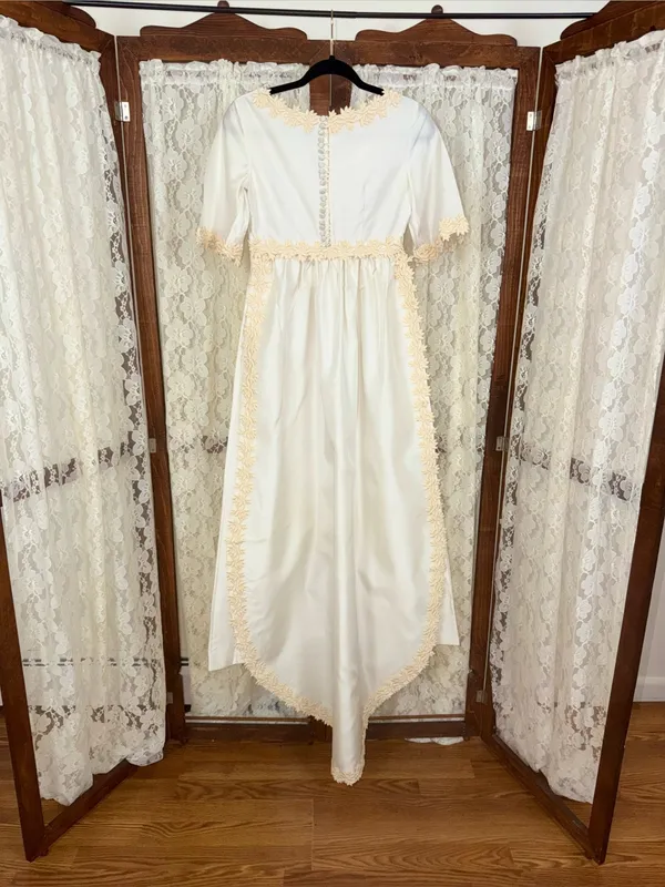 Gorgeous Vintage 1960s Silk Taffeta Sheath Wedding Gown - Image 8