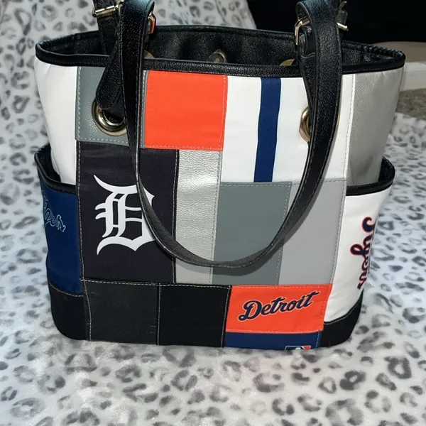 The Bradford Exchange Tigers Tote - Image 4