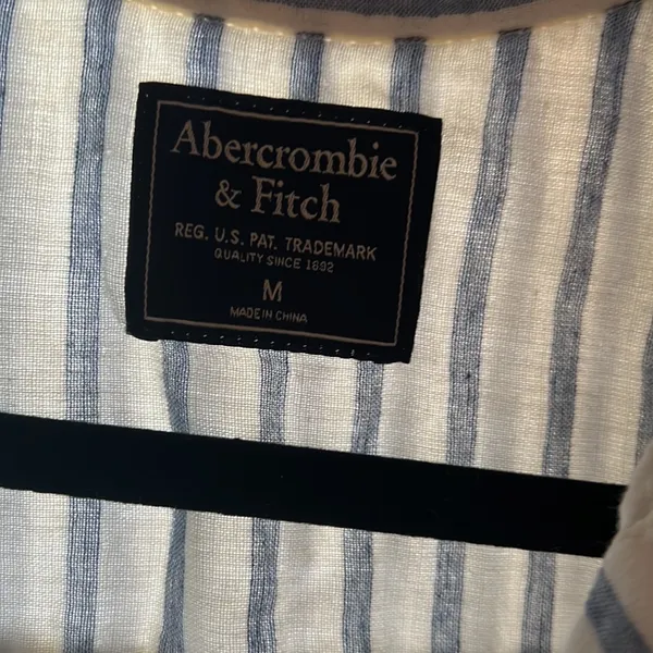 Abercrombie & Fitch sz medium 100% cotton chambray button up - Image 3