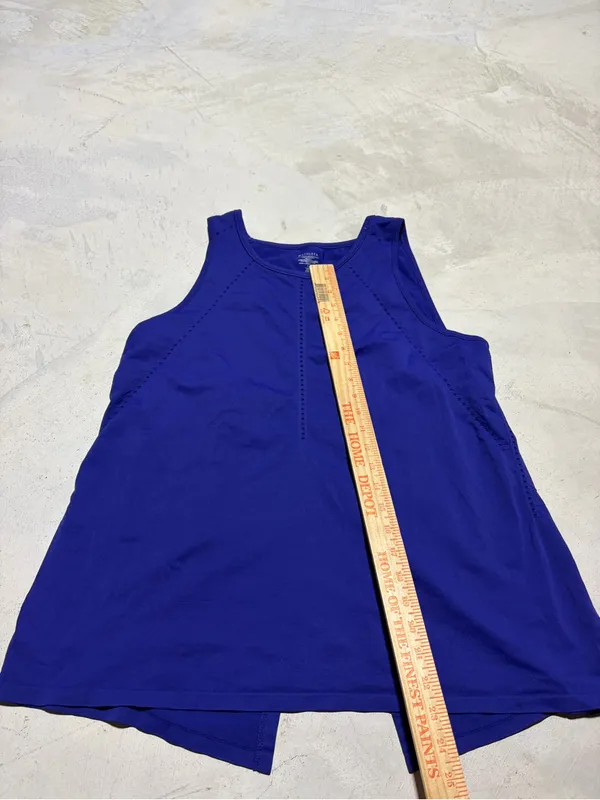 Athleta Women’s Sleeveless workout Tank Top large - Image 4