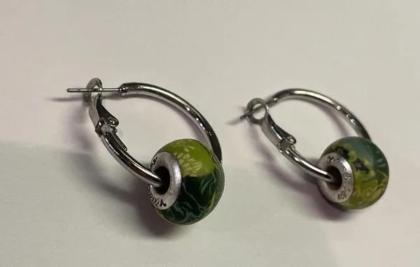 Women’s Clay Green Bead Silver Tone Hoop Signed Viva Beads - Image 6