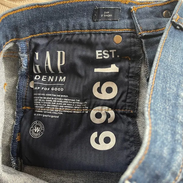 Gap Denim 1969 Womens 24P Medium Wash 3 Inch Cut Off‎ Jean Shorts Blue Petite - Image 6
