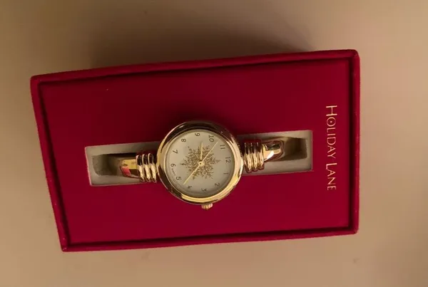 Macy's Gold holiday watch - Image 3