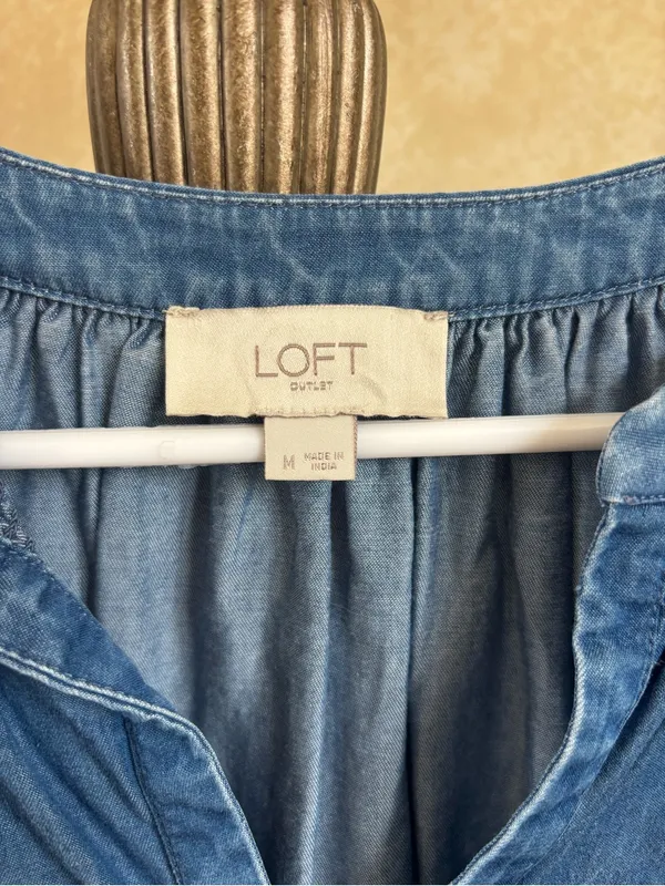LOFT Blue Soft Denim Long Sleeve V-Neck Popover Top - Size: medium - Image 5