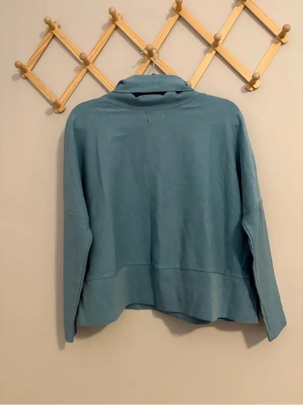 Tuckernuck Blue Thick Turtleneck Sweater size Small - Image 8