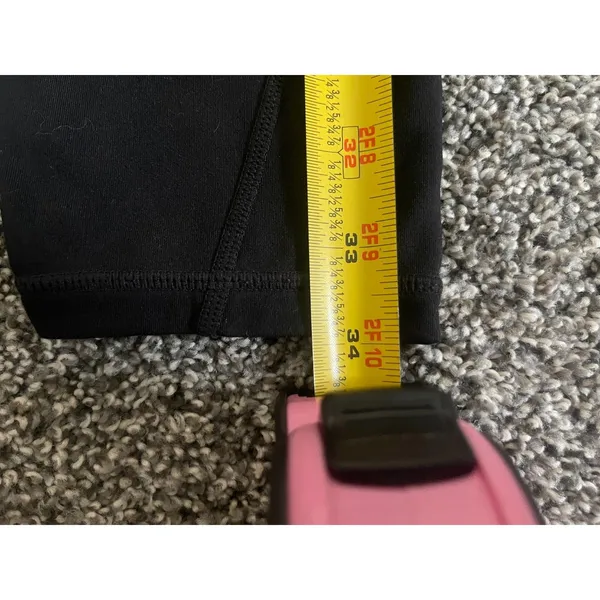 GapFit black athletic leggings feature specialized curved compression seams M - Image 4