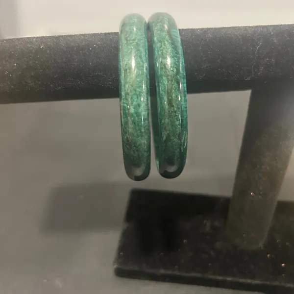 Elegant Green Bangle Bracelets - Image 7
