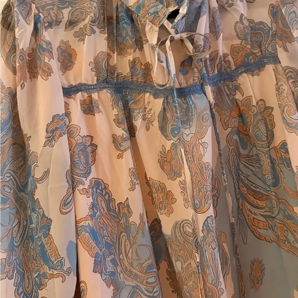 Lg Sheer Paisley Tie-Neck Blouse in Cream and Blue - Image 4
