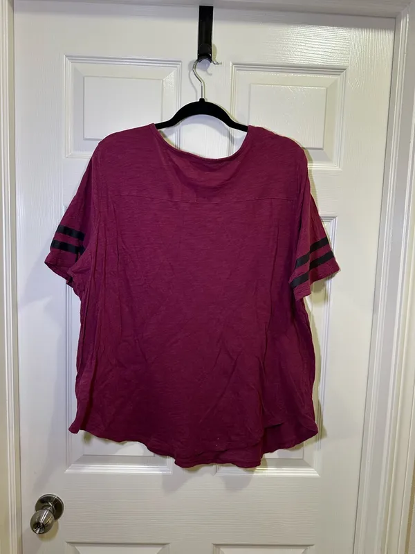 Old Navy Relaxed T-shirt Size XXL Maroon Short Sleeve Stripe Top Shirt - Image 4