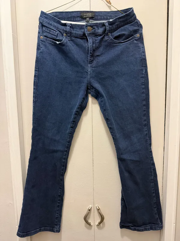 Banana Republic Mid-Rise Jeans boot cut in blue - Image 3