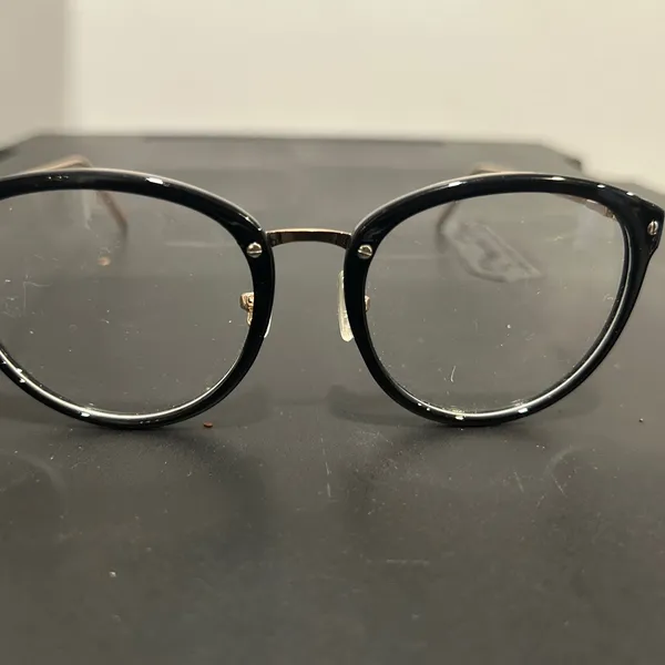 Chic Gold Frame Glasses Black - Image 2