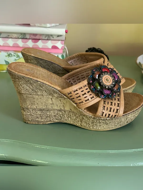Patrizia Spring Step Tan Floral Jewel Accent Slide Platform Wedge Sandal 38/7.5 - Image 7