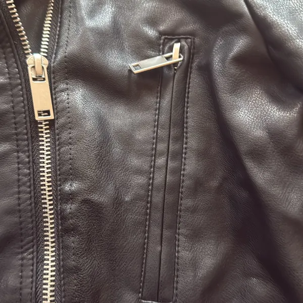 Forever 21 Women's Faux Leather Moto Jacket Size Medium - Image 2