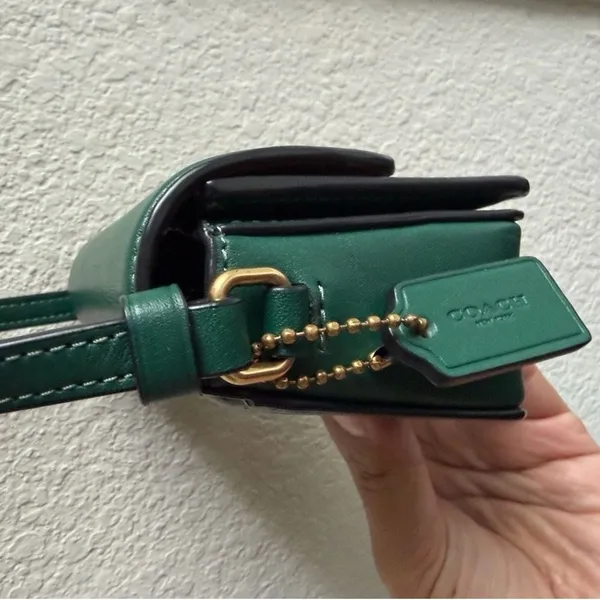 Coach‎ Green Leather Crossbody Bag with Gold Hardware - Image 4