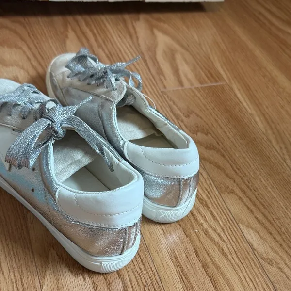Nature Breeze Silver Metallic Star Fashion Sneakers Womens 6.5 Low Top Lace‎ Up - Image 3
