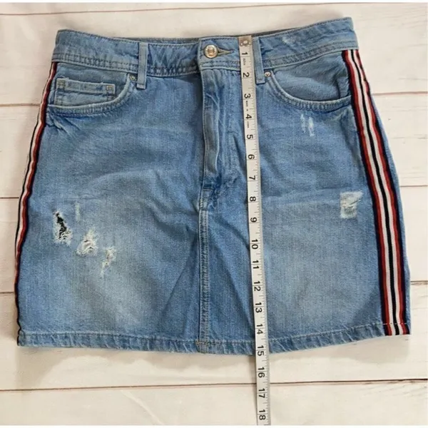 Forever 21 Distressed Ribbon Detail Jean Skirt Size Medium - Image 6