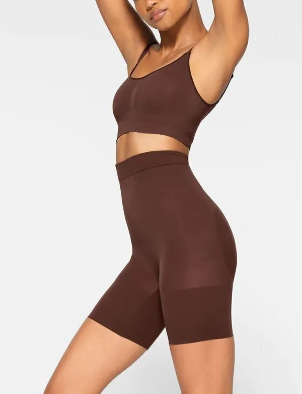 SKIMS Sculpting Mid Thigh Shorts in Cocoa Size XX-Small/X-Small - Image 3