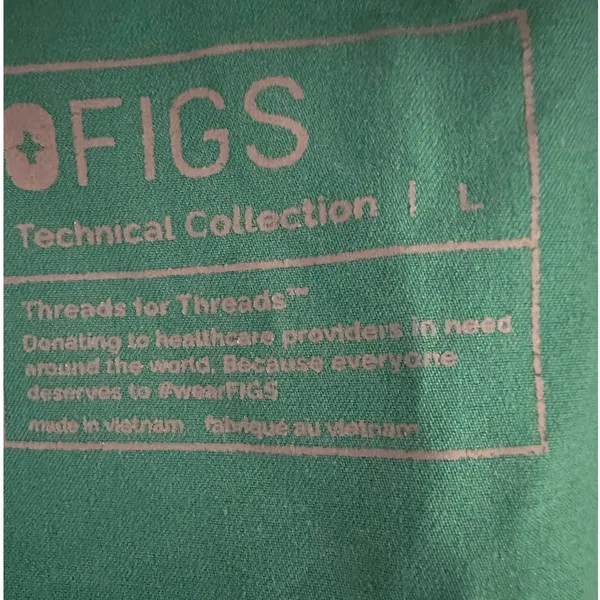 FIGS Women's Rafaela Oversized Scrub Top green size large - Image 7