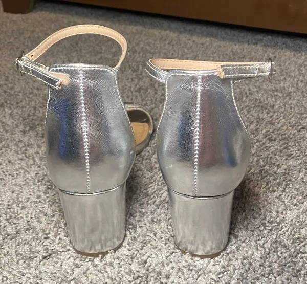 Silver Heels - Image 4