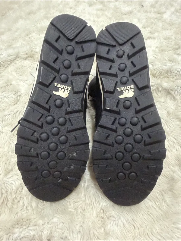 Sorel Whitney short lace-up winter boots in black and white Woman’s size 7.5 - Image 6