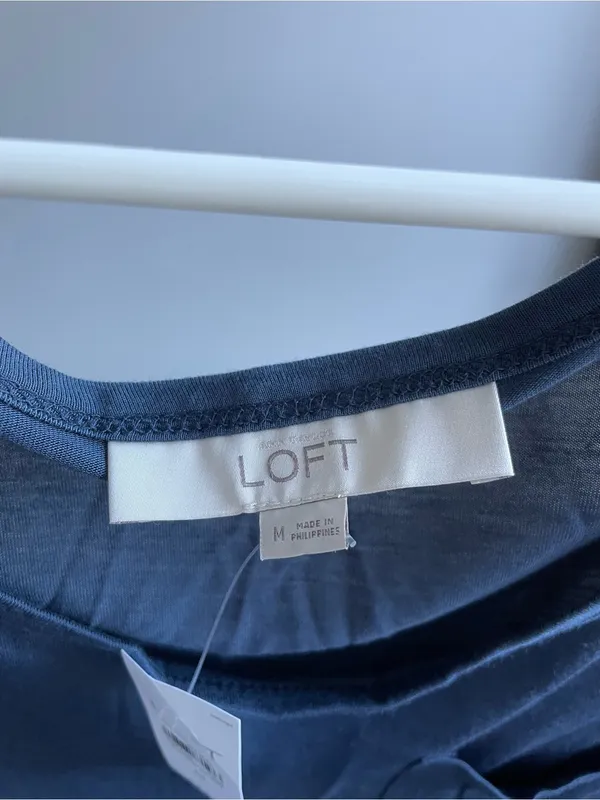 New Ann Taylor Navy Short Sleeve Pocket Tee Size M - Image 3
