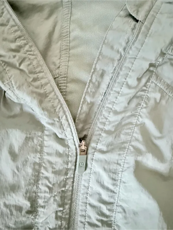 Lululemon Hood Lite Jacket - size 4 - Image 4