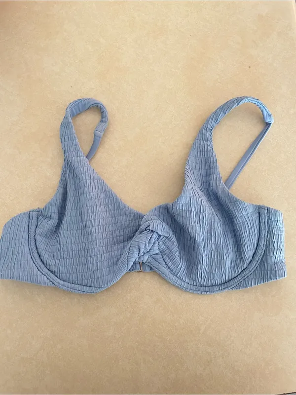 Abercrombie & Fitch Continuous Underwire Twist Bikini Top Size Medium - Image 2