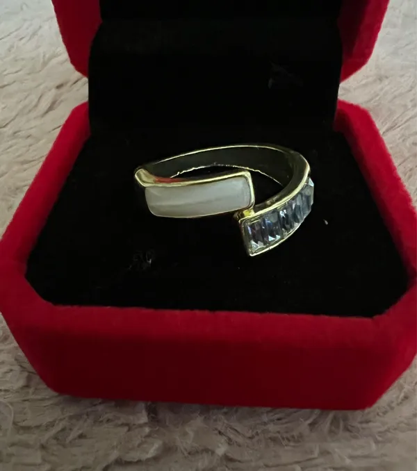 Gorgeous Golden Embellished Statement Adjustable Ring Size 7 - Image 3