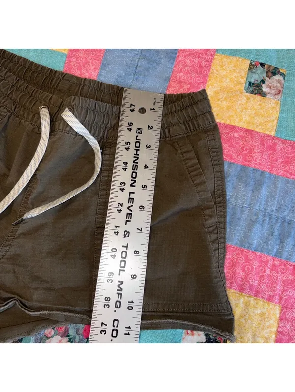 Vuori $68 Vintage Ripstop Woman’s S olive drawstring shorts - Image 8