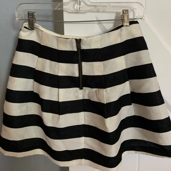 Black/white large horizontal stripes flare mini skirt , size XS fully lined - Image 2