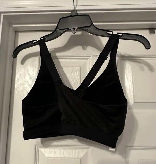 Victoria's Secret sports bra is a size 36C. - Image 2