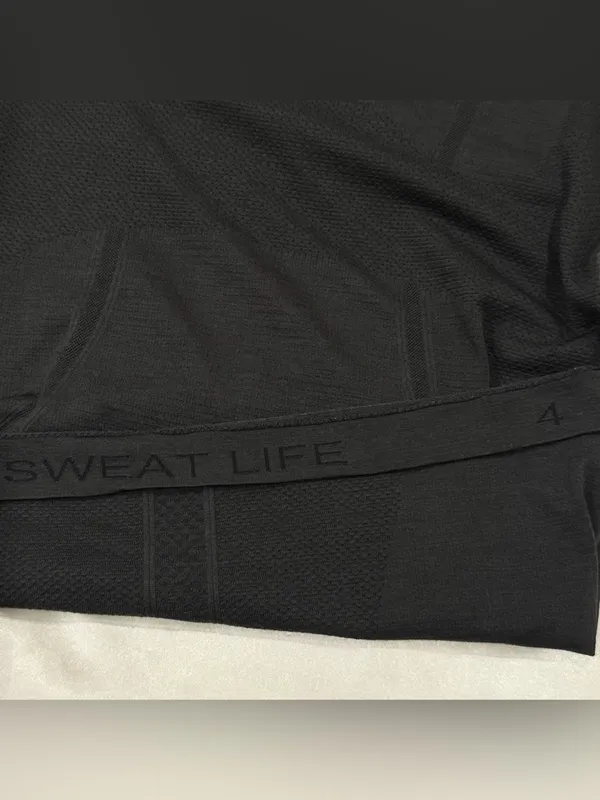 Lululemon Swiftly Tech Long Sleeve Crew Top Lunar New Year Size 4 Black Workout - Image 9