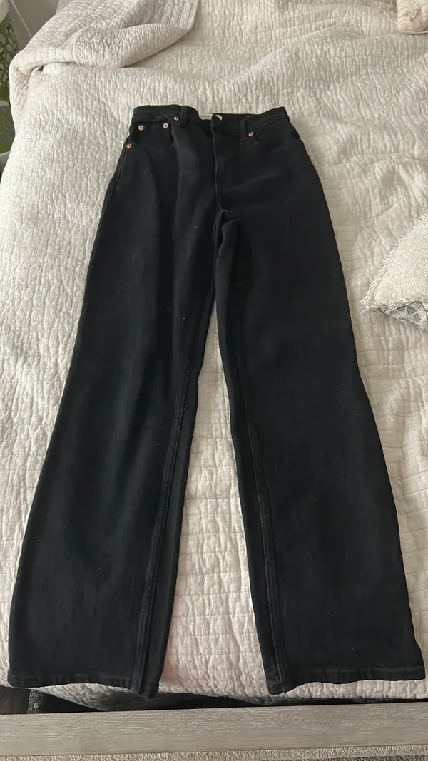 Abercrombie Straight 90s Ultra High-Rise Jeans - Image 2