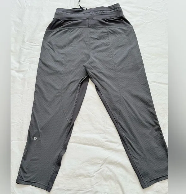 Lululemon dance studio Gray Size 6 cropped pants - Image 5