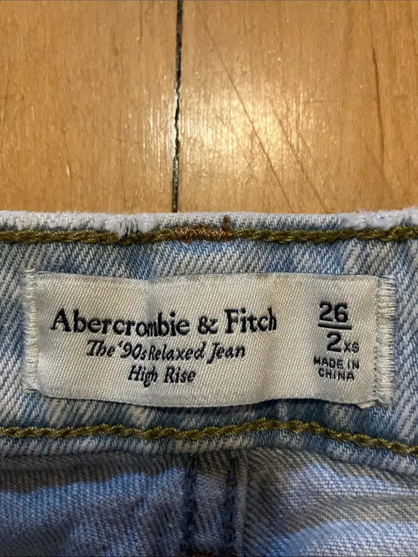 Abercrombie & Fitch 90s Relaxed High Rise Light Wash Jeans Size 26 or 2XS - Image 4