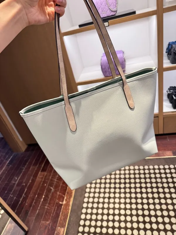 NWT！COACH Large City Tote Bag With Seahorse Charm（COACH CBH79） - Image 7