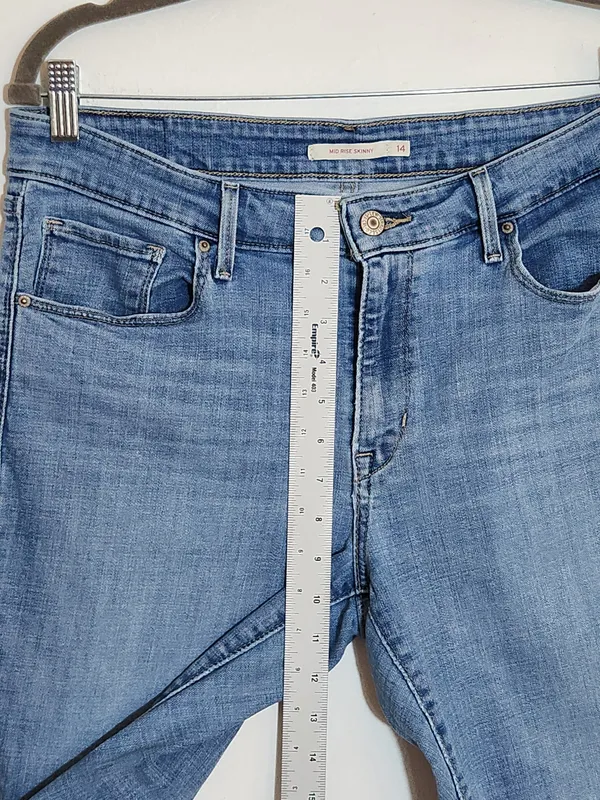 Levi’s Light Wash Mid-Rise Skinny Jeans Size 14 - Image 8