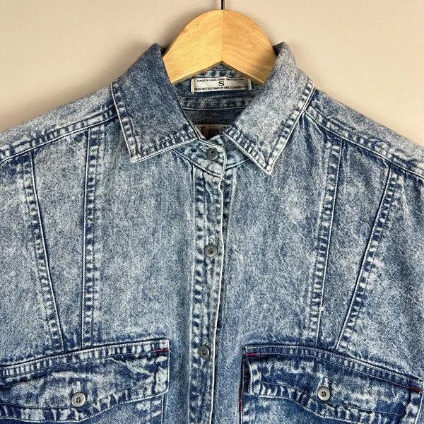 Vintage 80s Levis Sportswear Acid Wash‎ Denim Button Up Shirt Small Sequin Bow S - Image 4