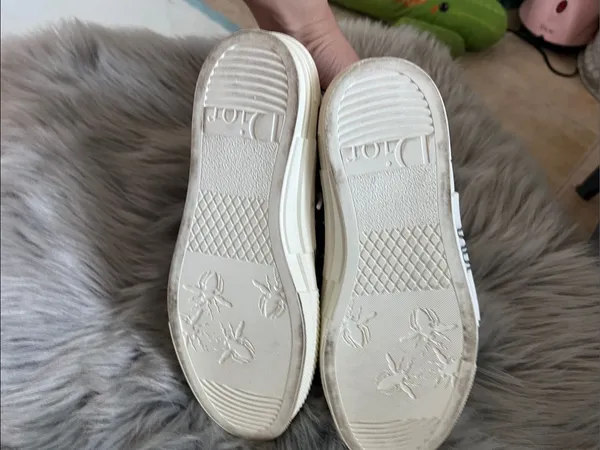 EUC Fashion White and Gray High-Top Sneakers with Black Skull Patch sz 9/39 - Image 5