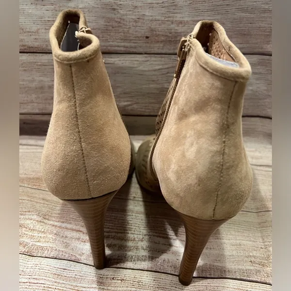 Audrey Brooke Madison Natural Leather Perforated OpenToe Bootie size 10. - Image 3