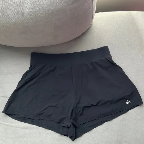 Alo Yoga Breezy Short Black M - Image 2