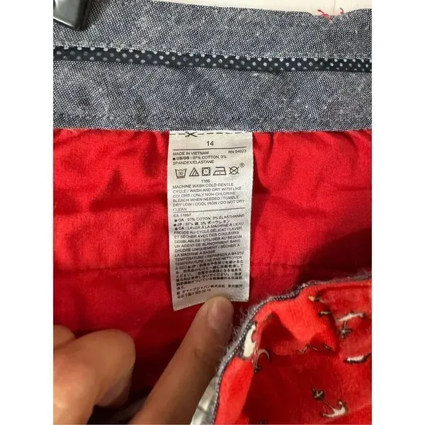Banana republic red shorts - Image 4