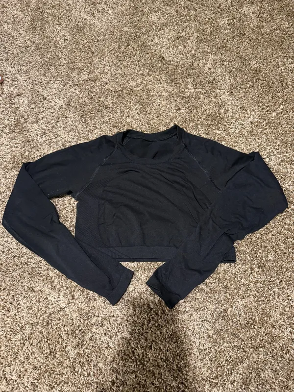 Women’s Alphalete black long sleeve crop top size Large  - Image 2