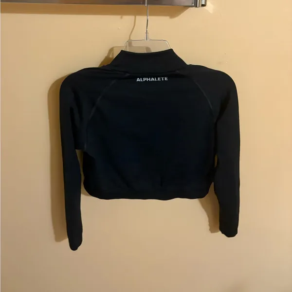 Alphalete cropped black seamless jacket - Image 5
