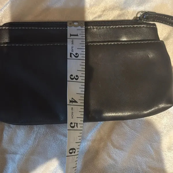 Source Unknown BROWN FAUX LEATHER WRISTLET ONE ZIP POCKET ON OUTSIDE AND FULL ZIPPER CLOSURE - Image 7
