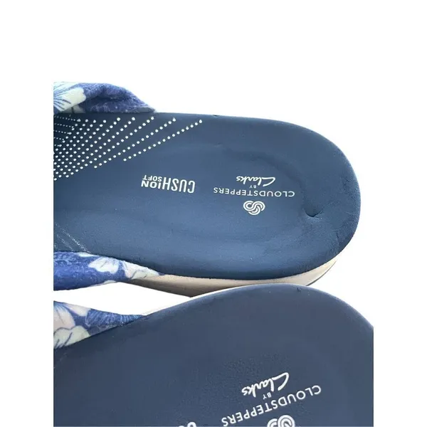 Women’s Clarks Aria Gibson Blue Floral Fabric Thong Sandals Size 10 - Image 2